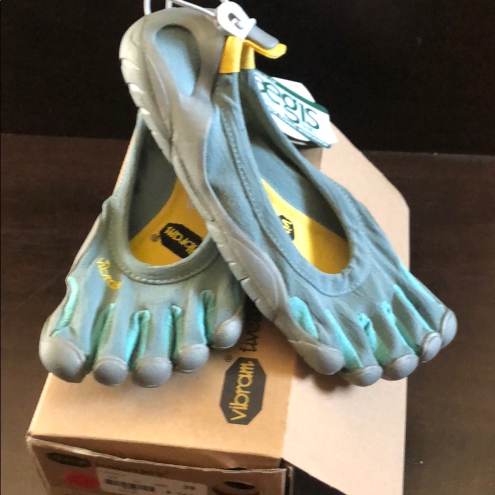 Vibram 5fingers shoes never worn